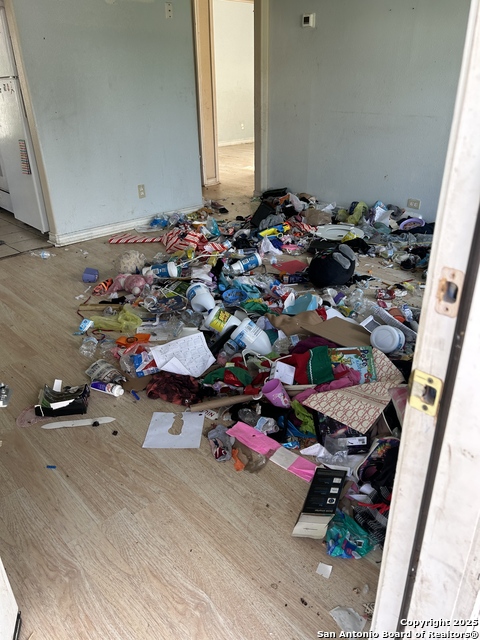 Listing photo id 11 for 1825 Hermosa W
