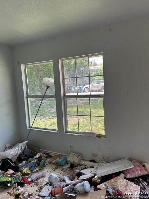 Listing photo id 12 for 1825 Hermosa W