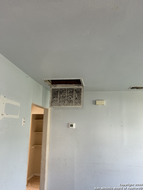 Listing photo id 14 for 1825 Hermosa W