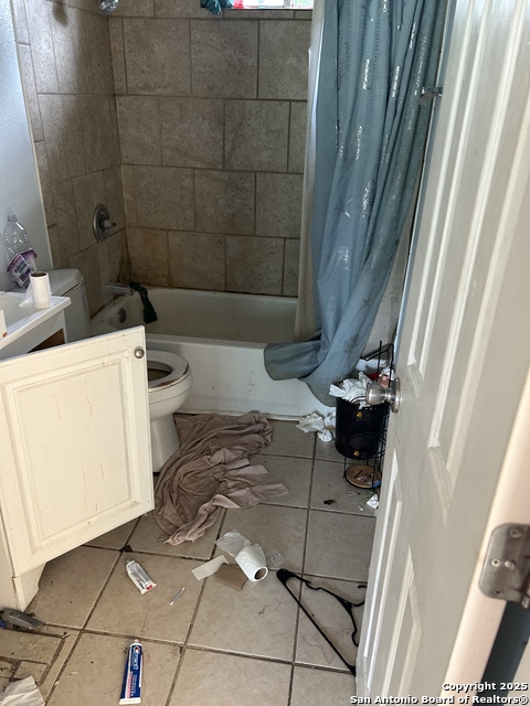 Listing photo id 16 for 1825 Hermosa W
