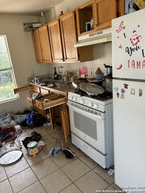 Listing photo id 0 for 1825 Hermosa W