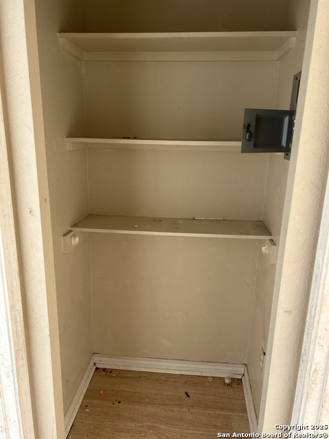Listing photo id 18 for 1825 Hermosa W