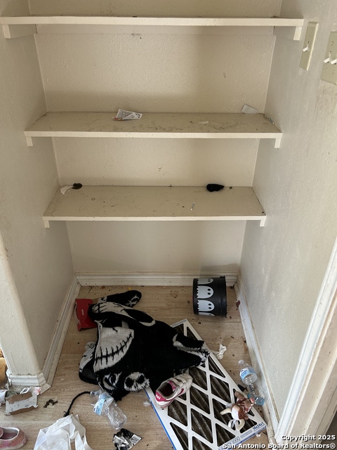 Listing photo id 20 for 1825 Hermosa W