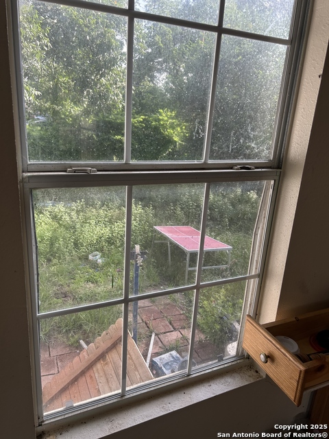 Listing photo id 22 for 1825 Hermosa W