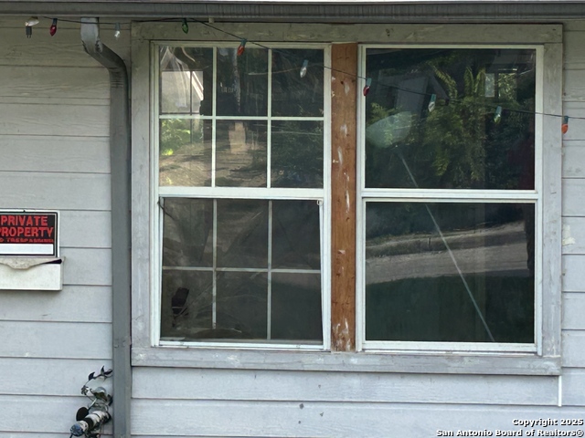 Listing photo id 24 for 1825 Hermosa W