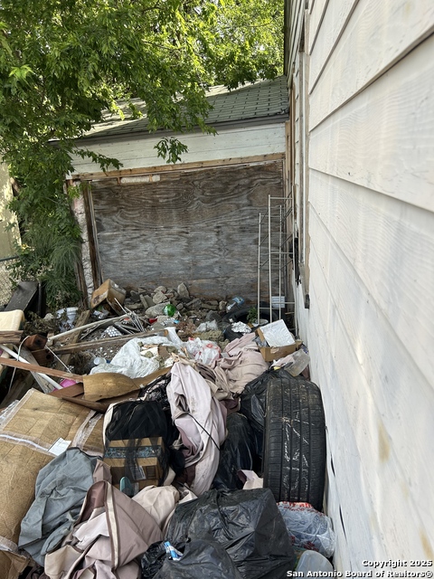 Listing photo id 27 for 1825 Hermosa W
