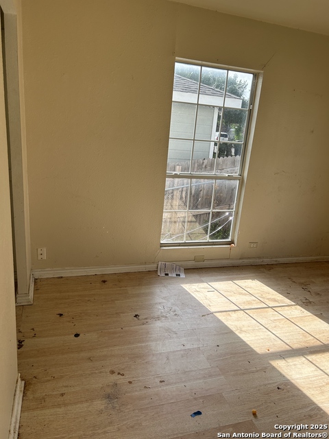 Listing photo id 4 for 1825 Hermosa W