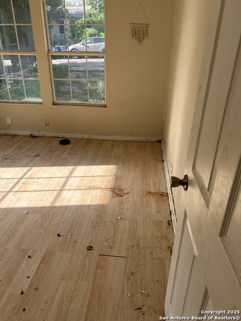 Listing photo id 5 for 1825 Hermosa W
