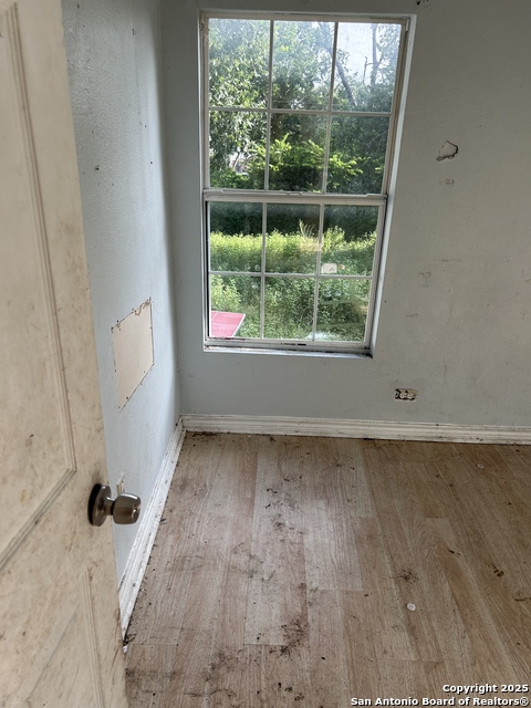 Listing photo id 6 for 1825 Hermosa W