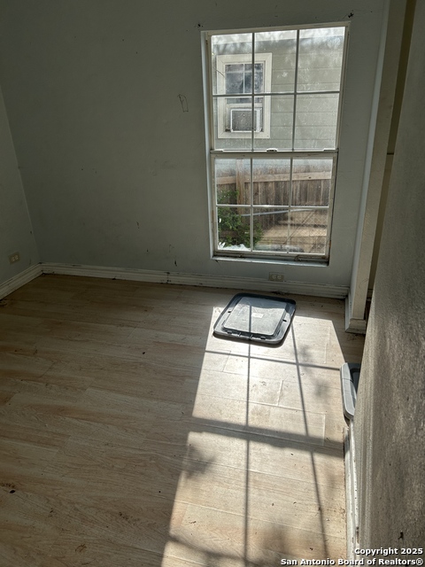 Listing photo id 7 for 1825 Hermosa W