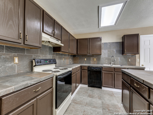 Image 7 of 23 For 9511 Marshall Pt