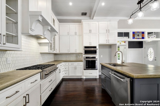 Listing photo id 9 for 327 Barrera