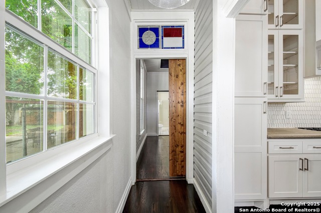 Listing photo id 12 for 327 Barrera