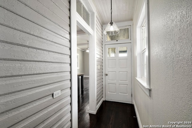Listing photo id 13 for 327 Barrera