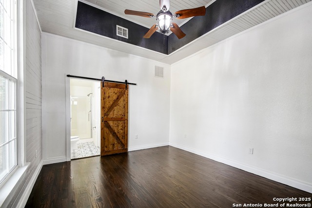 Listing photo id 14 for 327 Barrera