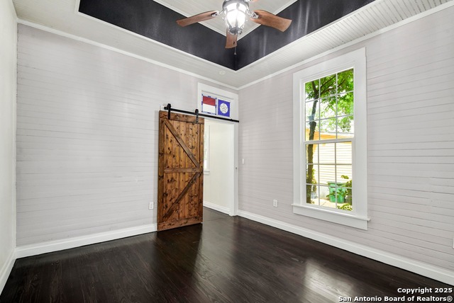 Listing photo id 15 for 327 Barrera