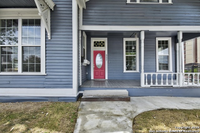 Listing photo id 0 for 327 Barrera