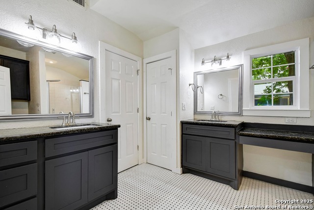 Listing photo id 21 for 327 Barrera