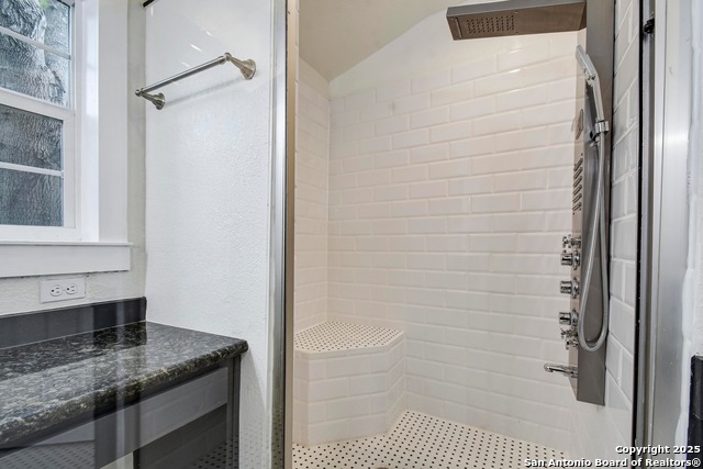 Listing photo id 22 for 327 Barrera
