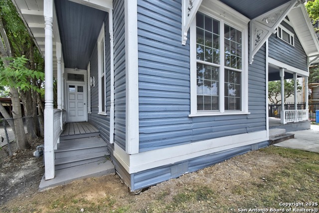 Listing photo id 27 for 327 Barrera