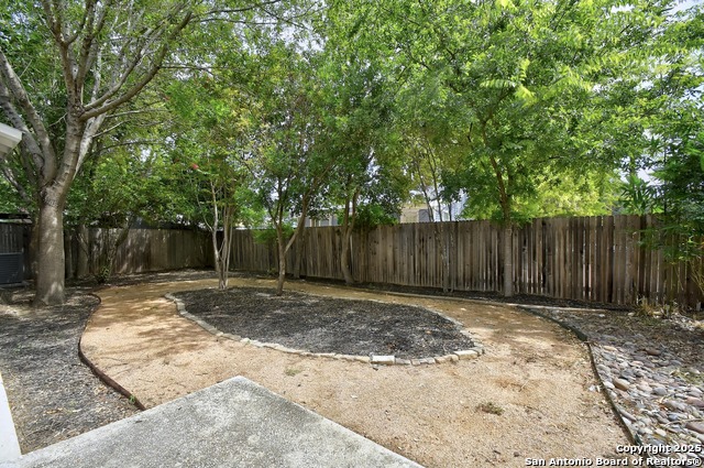 Listing photo id 29 for 327 Barrera