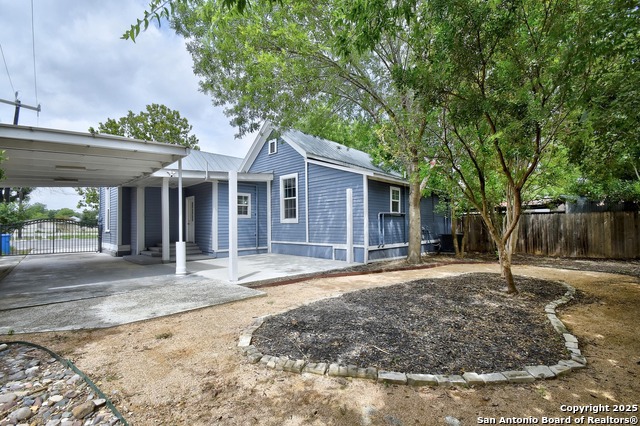 Listing photo id 30 for 327 Barrera