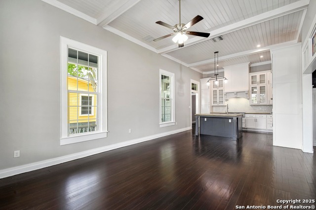 Listing photo id 4 for 327 Barrera