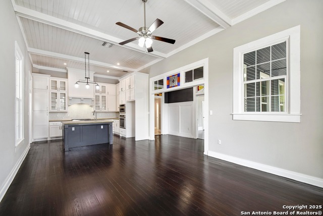 Listing photo id 5 for 327 Barrera