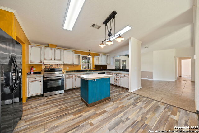 Image 9 of 48 For 357 Dallas  