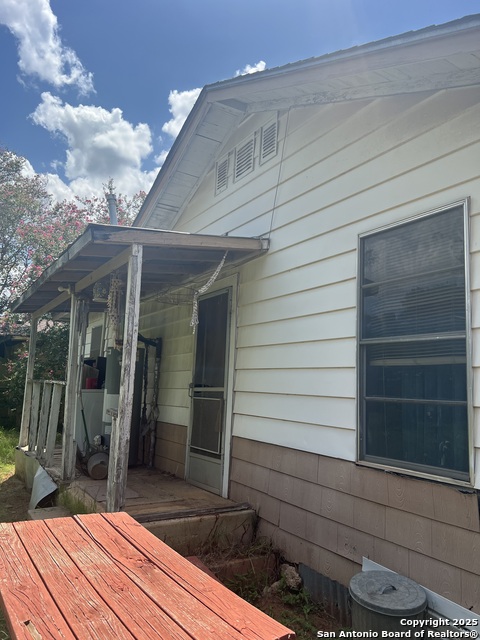 Image 5 of 13 For 110 Woodlawn S