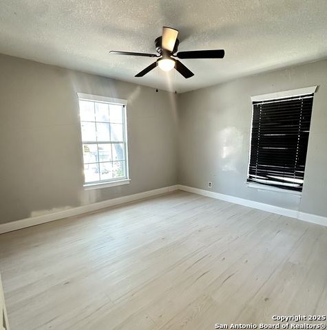 Listing photo id 8 for 412 Oak St E