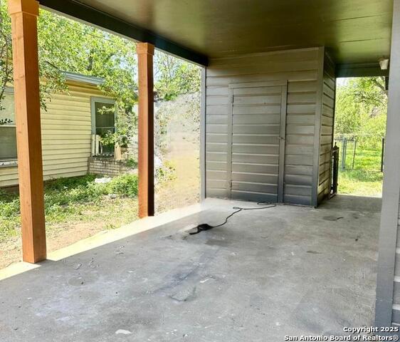 Listing photo id 1 for 412 Oak St E