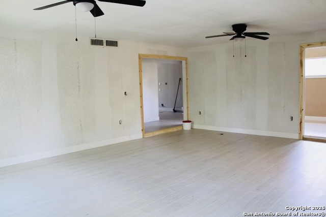 Listing photo id 4 for 412 Oak St E