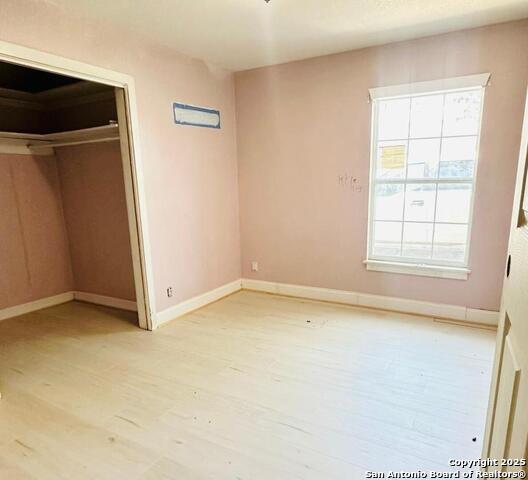 Listing photo id 7 for 412 Oak St E