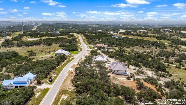 Listing photo id 12 for 681 Travis Forest