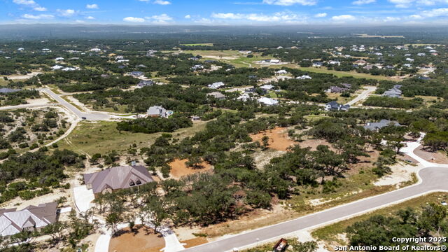 Listing photo id 15 for 681 Travis Forest