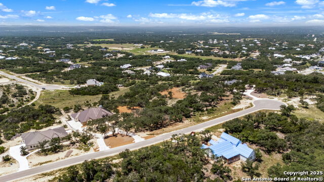 Listing photo id 16 for 681 Travis Forest