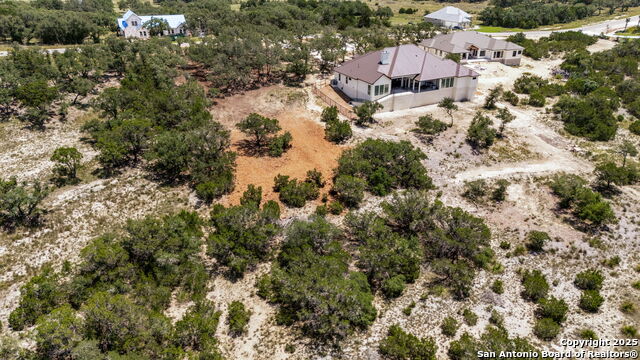 Listing photo id 19 for 681 Travis Forest