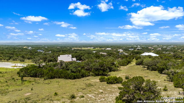 Listing photo id 3 for 681 Travis Forest