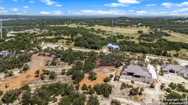 Listing photo id 5 for 681 Travis Forest