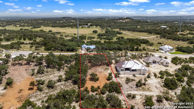 Listing photo id 7 for 681 Travis Forest