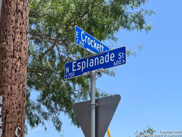 Details for 702 Esplanade, Karnes City, TX 78118