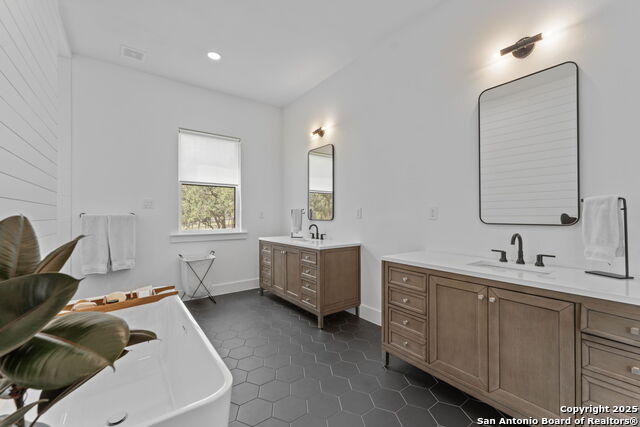 Image 20 of 43 For 722 Post Oak Ridge