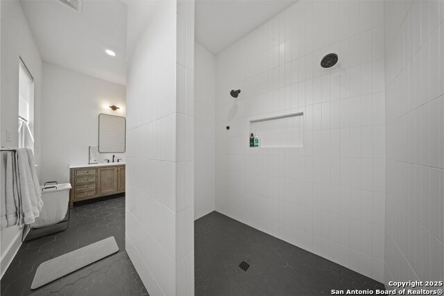 Image 23 of 43 For 722 Post Oak Ridge