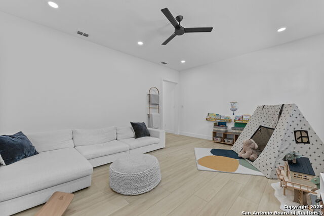 Image 34 of 43 For 722 Post Oak Ridge
