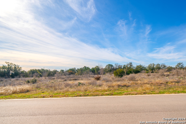Image 4 of 10 For 237 Spicewood Trails Dr