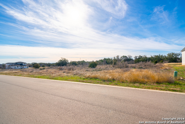 Image 5 of 10 For 237 Spicewood Trails Dr