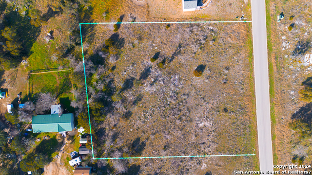 Image 7 of 10 For 237 Spicewood Trails Dr