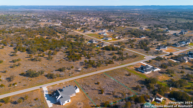 Image 8 of 10 For 237 Spicewood Trails Dr