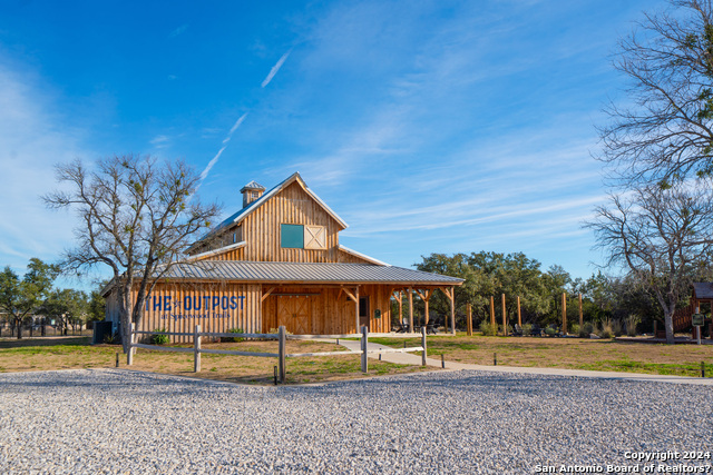 Image 9 of 10 For 237 Spicewood Trails Dr